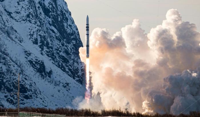 Photo fournie le 30 mars 2025 par la société spatiale allemande Isar Aerospace montrant le lancement de sa fusée "Spectrum", qui a explosé quelques secondes après son décollage, au centre spatial d'Andøya en Norvège