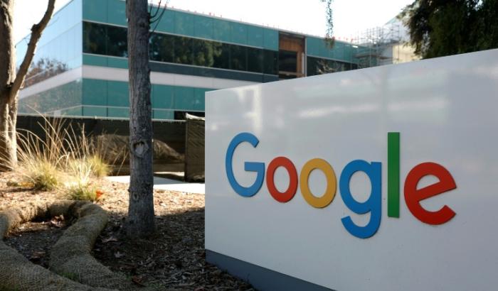 Erstmals hat der Google-Mutterkonzern Alphabet einen Gesamtjahresumsatz von mehr als 400 Milliarden Dollar (339 Milliarden Euro) verzeichnet. Im vierten Quartal stieg der Umsatz des Unternehmens um 18 Prozent im Vergleich zum Vorjahreszeitraum.