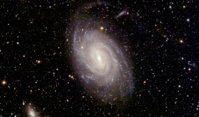 La galaxie spirale NGC 6744, située à environ 30 millions d'années-lumière de la Terre, dans une image du télescope spatial Euclid, publiée par l'ESA, le 23 mai 2024