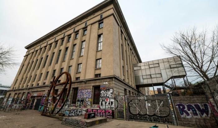 Nicht allein der Kleidungsstil entscheidet, wer in die bekannten Berliner Klubs eingelassen wird. Forscher halten vielmehr die Ausgewogenheit "zwischen Anpassung und Individualität" für ausschlaggebend, ob es jemand an den Türstehern vorbei schafft.