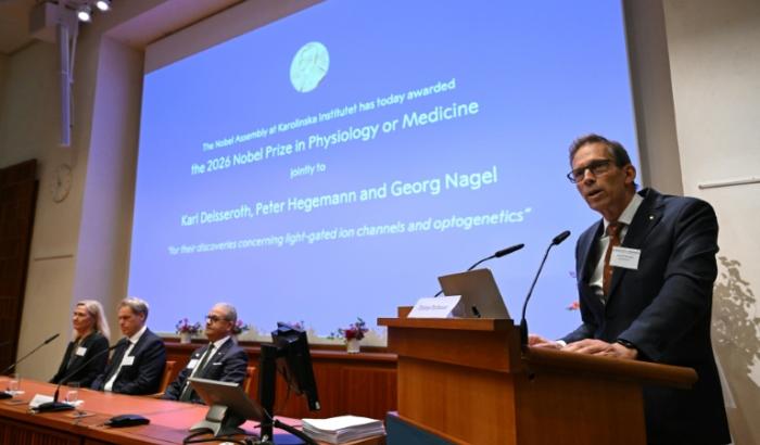Riesen-Ehre für die deutsche Wissenschaft: Der Medizin-Nobelpreis geht in diesem Jahr an die deutschen Forscher Peter Hegemann und Georg Nagel sowie ihren US-Kollegen Karl Deisseroth.