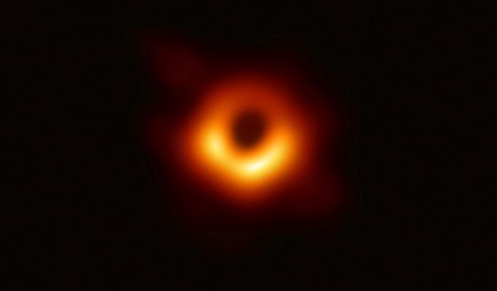 Première image du halo de matière ceinturant un trou noir, fournie par l'Observatoire européen austral, le 10 avril 2019