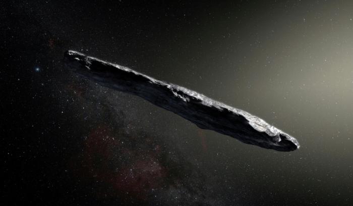 Impression d'artiste d'Oumuamua, le premier objet interstellaire jamais détecté par l'humanité dans le Système solaire