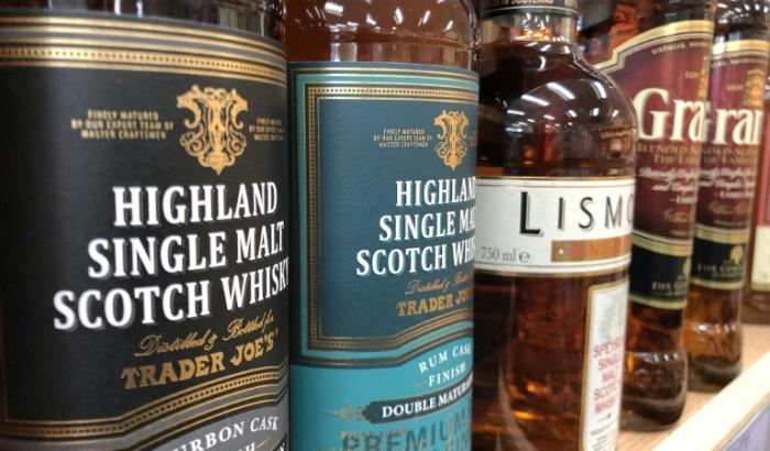 Des bouteilles de whiskies écossais, le 3 octobre 2019 à Los Angeles, en Californie