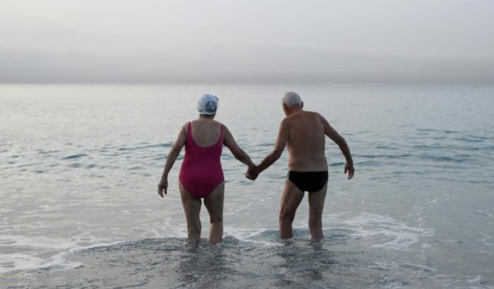 Feste Beziehungen sind für Männer psychologisch wichtiger als für Frauen. Sie wirken sich Forschern zufolge bei Männern positiver auf Wohlbefinden und Gesundheit aus als bei Frauen. Nach einer Trennung empfinden Männer auch eher Einsamkeit.