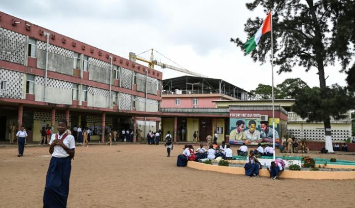 Vue générale des élèves dans la cour du Lycée Moderne de Cocody, à Abidjan (Côte d'Ivoire), le 22 septembre 2026
