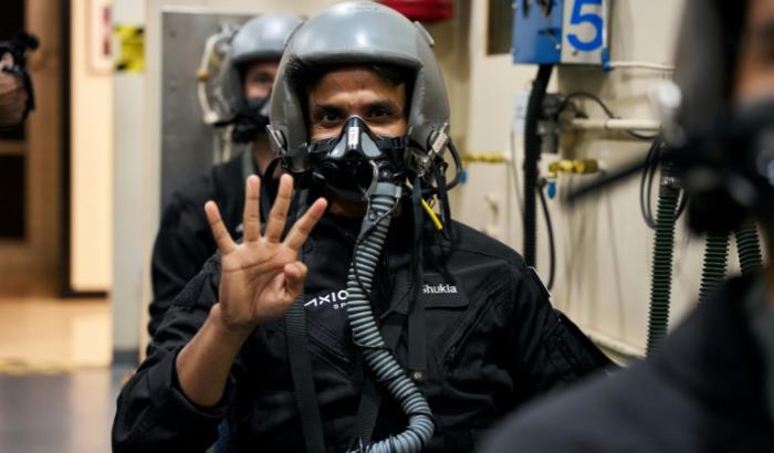 Photo prise et diffusée le 4 octobre 2024 par la société aérospatiale privée Axiom Space, de l'astronaute indien Shubhanshu Shukla, membre de l'équipage Ax-4, lors d'un entraînement au Johnson Space Center (JSC) de la NASA à Houston, au Texas