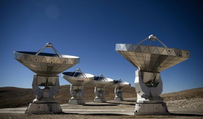 Les coupoles du radiotélescope NOEMA de l'Iram sur le plateau de Bure, le 20 septembre 2022 dans les Hautes-Alpes