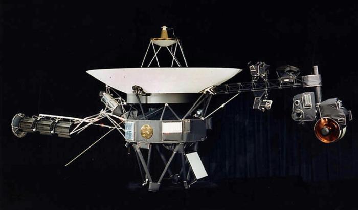 Die Raumsonde "Voyager 1" - das am weitesten entfernte von Menschenhand geschaffene Objekt im Universum - sendet nach Monaten wieder verwertbare Informationen an die Bodenkontrolle.