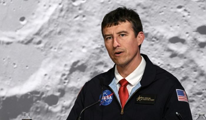 Le directeur de vol de la Nasa, Rick Henfling, lors d'un point de situation sur la mission lunaire habitée Artémis II au Centre spatial Johnson à Houston, au Texas, le 7 avril 2026