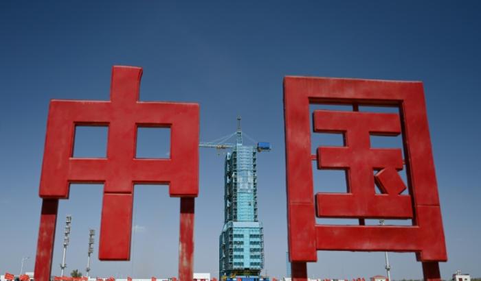 Une fusée porteuse Longue Marche-2F, transportant le vaisseau spatial Shenzhou-18, au Centre de lancement de satellites de Jiuquan, dans le désert de Gobi, au nord-ouest de la Chine, le 24 avril 2024