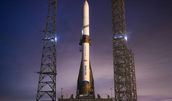 Der erste Testflug der Rakete New Glenn des US-Raumfahrtunternehmens Blue Origin von Amazon-Gründer Jeff Bezos ist erneut verschoben worden. Die Vorbereitungen für den Start wurden wegen eines technischen Problems abgebrochen.