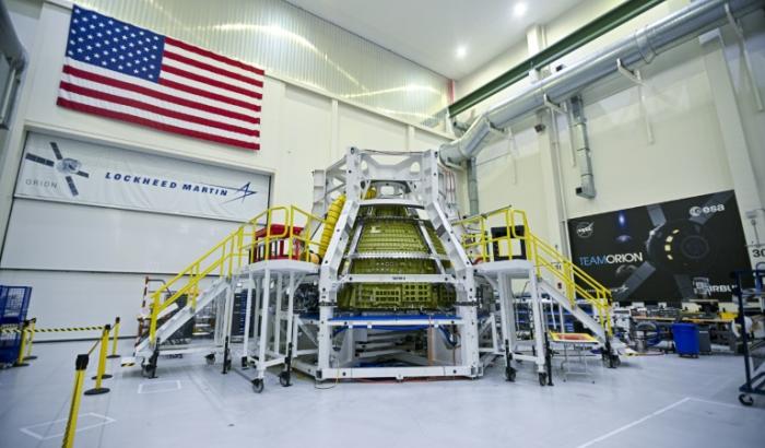 Le vaisseau spatial Artemis IV Orion exposé au Centre spatial Kennedy, le 16 décembre 2024 en Floride