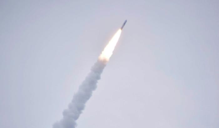 Neuer Rückschlag für Japans Weltraumambitionen: Auf einer Raketentest-Station im Süden des Landes ist bei einem Verbrennungstest ein riesiges Feuer ausgebrochen.