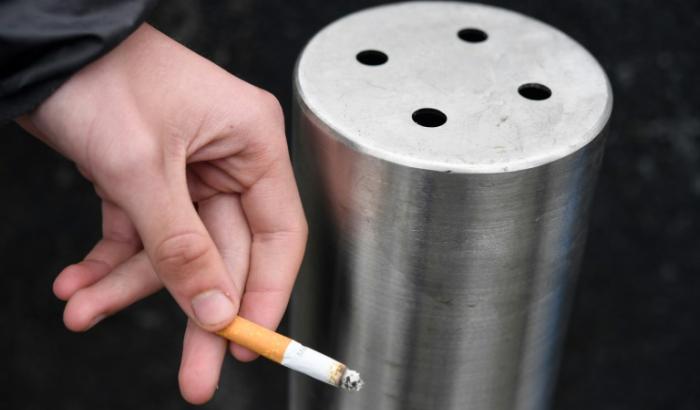 Les personnes qui utilisent une e-cigarette tout en continuant à fumer des cigarettes classiques sont moins susceptibles d'arriver à se sevrer du tabac que celles qui ne font que fumer ou bien que vapoter au départ
