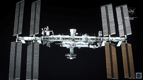 Das europäische "Columbus"-Labormodul an der internationalen Raumstation ISS hat einen eigenen direkten Anschluss an eine Hochgeschwindigkeitsdatenautobahn zur Erde bekommen. Damit können nun in Echtzeit Daten aus Versuchen übertragen werden.