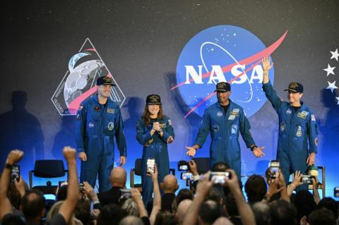 Cérémonie de bienvenue pour les astronautes d'Artemis II, le 11 avril 202- à Houston (de gauche à droite: le Canadien Jeremy Hansen, Christina Koch, Victor Glover et le commandant Reid Wiseman)