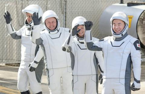 Les membres de l'équipage de la mission Crew-11 à leur départ de Cape Canaveral, en Floride, le 1er août 2025