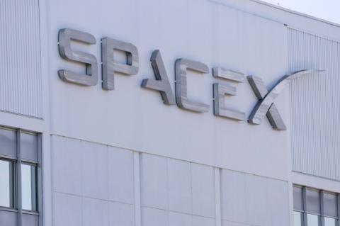 Un bâtiment de l'entreprise SpaceX à Hawthorne, en Californie, le 26 mars 2026