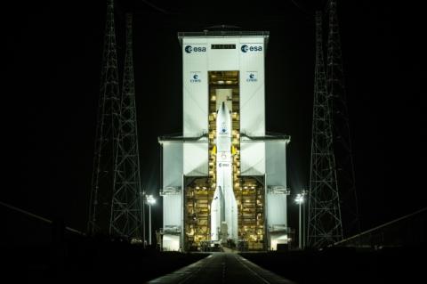Drei Tage nach einem ganz kurzfristig abgesagten Starttermin von Ariane 6 laufen die letzten Vorbereitungen für das Abheben der neuen europäischen Trägerrakete vom Weltraumbahnhof Kourou in Französisch-Guayana.