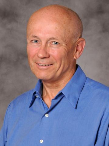 Der diesjährige Wirtschaftsnobelpreisträger Peter Howitt hat vor Gefahren von unregulierter Künstlicher Intelligenz (KI) für Arbeitsplätze gewarnt. "Sie wird reguliert werden müssen", sagte der Kanadier Howitt.