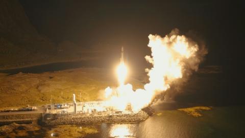 Das bayerische Start-up Isar Aerospace hat mit dem erfolgreichen Testflug seiner Trägerrakte Spectrum Weltraumfahrtgeschichte geschrieben: Zum ersten Mal erreichte eine privat entwickelte Rakete vom europäischen Kontinent aus den Orbit.