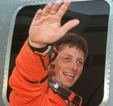Jean-Jacques Favier s'apprête à s'envoler à bord de la navette Columbia au Kenedy Space Center en Floride, le 20 juin 1996