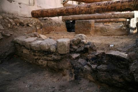 Neu entdeckte Überreste einer 20 Meter langen Mauer aus der Zeit der Gallier könnten der Beweis dafür sein, dass Paris schon immer Paris war: Der jetzt ausgegrabene Mauerabschnitt war möglicherweise Teil der Befestigungsanlage des gallischen Ortes Lutetia.