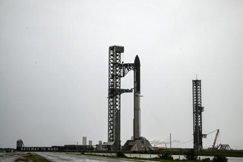 Das US-Raumfahrtunternehmen SpaceX von Multimilliardär Elon Musk hat den geplanten Start einer neuen Version der Riesenrakete Starship verschieben müssen.