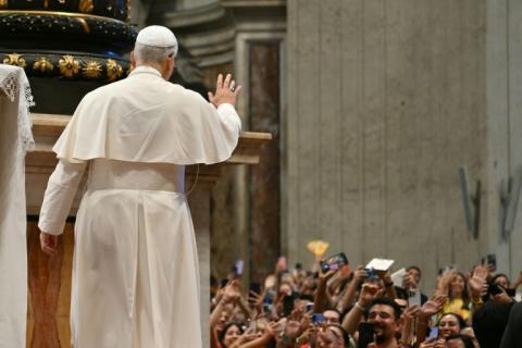 Papst Leo XIV. hat angesichts des "neuen Zeitalters" der Künstlichen Intelligenz dazu aufgerufen, die menschliche Würde im Internet zu wahren.