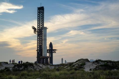 Ein Testflug der Riesenrakete Starship des Raumfahrtunternehmens SpaceX von Elon Musk ist erneut verschoben worden.