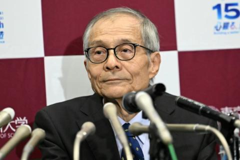 Le lauréat japonais du prix Nobel de chimie, Kenso Soai, lors d'une conférence de presse à l'Université des sciences de Tokyo, le 7 octobre 2026