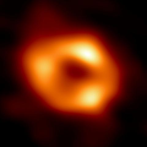 Image d'un trou noir super massif au coeur de notre galaxie, Sagittarius A*, dévoilée par l'Observatoire sud-européen (ESO)? le 12 mai 2022