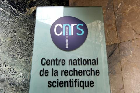 Un rapport recommande de revoir la place du Centre national de la recherche scientifique (CNRS) dans sa relation avec les universités, tout en renforçant sa viabilité financière pour mieux retenir les meilleurs chercheurs