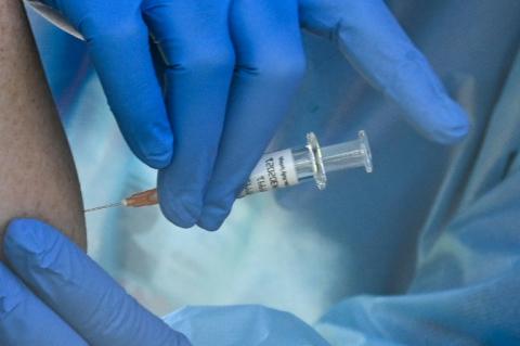Lors de leur première rencontre fin juin, les experts du comité fraîchement refaçonné avaient déjà suscité des critiques en faisant la promotion de thèses antivax