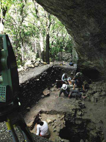 In der Mandrin-Grotte im Süden Frankreich finden bereits seit 1990 Grabungsarbeiten statt.
