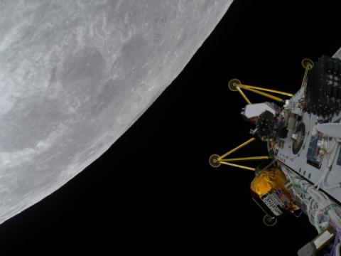 Die Sonde "Athena" des US-Unternehmens Intuitive Machines ist auf dem Mond gelandet, ihr Zustand ist jedoch unklar. Das Landegerät habe auf der Mondoberfläche aufgesetzt, sagte ein Sprecher. Nun müsse geklärt werden, ob "Athena" wie geplant aufrecht gelandet sei.