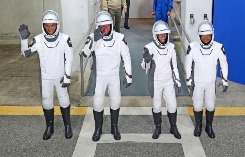 Nach ihrem gut sechsmonatigen Einsatz auf der Internationalen Raumstation ISS sind vier Astronauten aus den USA, Dänemark, Japan und Russland wohlbehalten zur Erde zurückgekehrt.