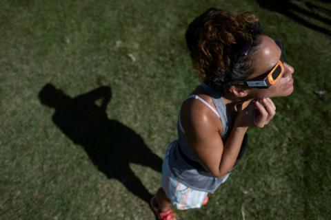 A quelques semaines de l'éclipse solaire du 12 août, la Société astronomique de France (SAF) appelle mardi à la "vigilance" lors de l'achat de lunettes de protection, un équipement indispensable pour observer le phénomène en toute sécurité