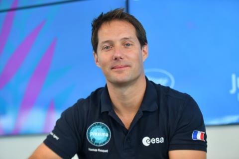Der Franzose Thomas Pesquet tritt in die Fußstapfen des deutschen Astronauten Alexander Gerst, auch bekannt als "Astro-Alex". Pesquet übernimmt als bisher dritter Europäer das Kommando auf der internationalen Raumstation ISS.
