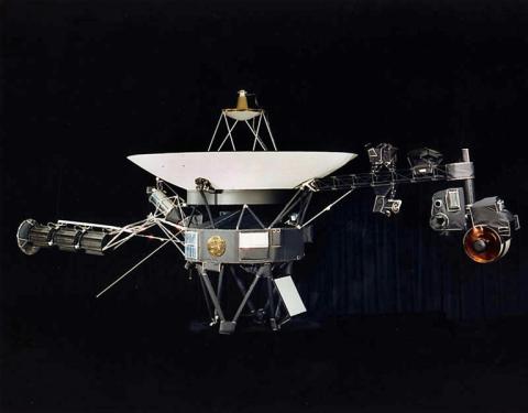 Die Raumsonde "Voyager 1" - das am weitesten entfernte von Menschenhand geschaffene Objekt im Universum - sendet nach Monaten wieder verwertbare Informationen an die Bodenkontrolle.