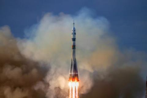 Zwei Tage nach dem Abbruch des Starts einer russischen Sojus-Trägerrakete zur Internationalen Raumstation ISS ist am Samstag ein zweiter Startversuch geglückt.