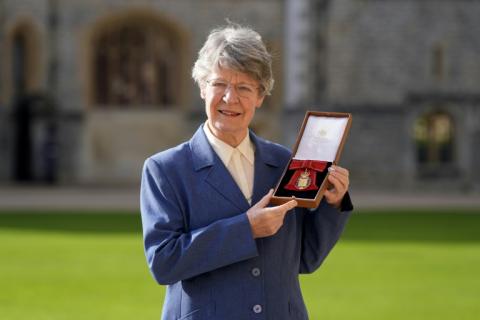 L'astrophysicienne britannique Jocelyn Bell Burnell nommée membre de l’ordre du Mérite de Saint-Michel et Saint-Georges (CMG), au château de Windsor, le 17 février 2026