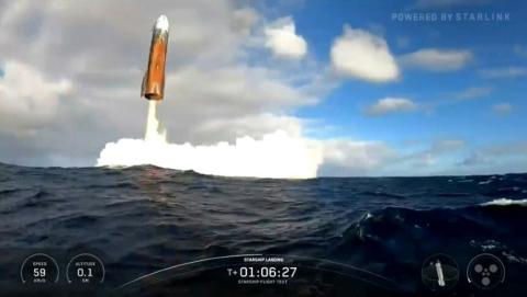 Image tirée d'un direct vidéo de l'entreprise SpaceX montrant le vaisseau Starship s'approchant des eaux de l'océan Indien, après avoir décollé de Starbase, au TExas, le 26 août 2025