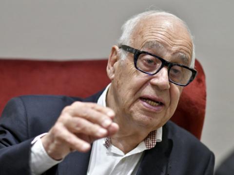 Der bekannte Schweizer Soziologe Jean Ziegler ist tot. Ziegler starb im Alter von 92 Jahren an den Folgen einer Parkinson-Erkrankung, wie seine Familie am Mittwoch der Nachrichtenagentur Keystone-ATS mitteilte.