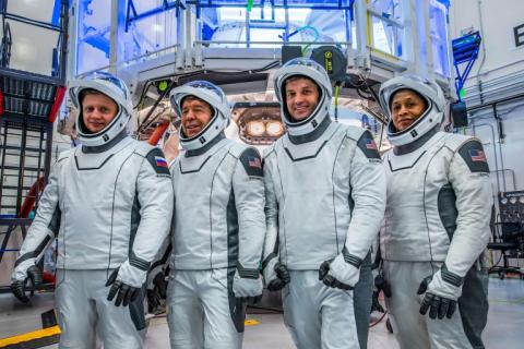 Wegen schlechten Wetters ist ein Flug von drei US-Astronauten und einem russischen Kosmonauten zur Internationalen Raumstation ISS erneut verschoben worden.