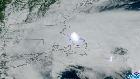 Ein auf die Erde zusteuernder Meteorit ist über dem Nordosten der USA explodiert. Der Vorfall löste laute Knallgeräusche aus. Die bei der Detonation freigesetzte Energie wurde von Experten auf etwa 300 Tonnen TNT geschätzt.