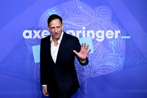 Der aus Deutschland stammende US-Investor Peter Thiel ist mit einem Preis des Axel-Springer-Verlags in Berlin ausgezeichnet worden. "Wir würdigen den wirkungsvollsten Deutschen unserer Zeit", sagte der Springer-Vorstandschef Mathias Döpfner.