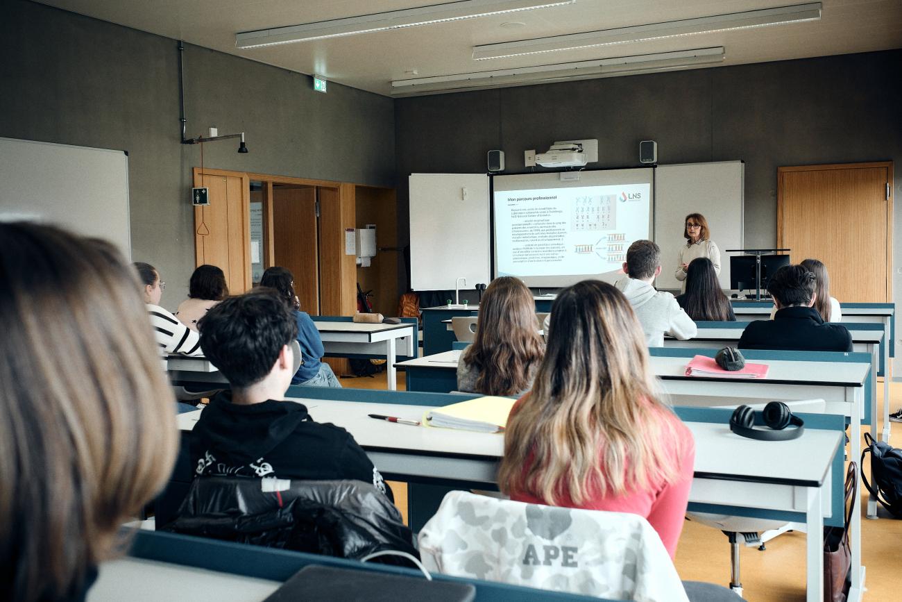 Researchers go back to school!