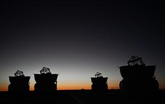 Vue générale de la platforme du Très grand téléscope (VLT), à l'Observatoire européen austral (ESO) de Paranal, dans le désert d'Atacama au Chili, le 27 janvier 2025
